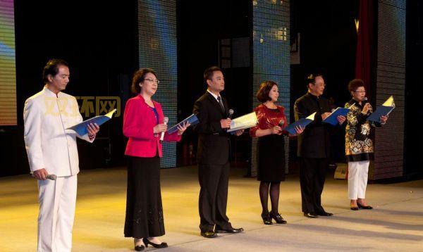 神谕者的占卜球:甲骨文与预言的奇妙邂逅