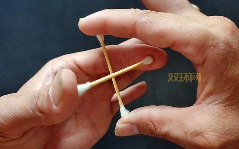 怎么用棉签玩哭自己