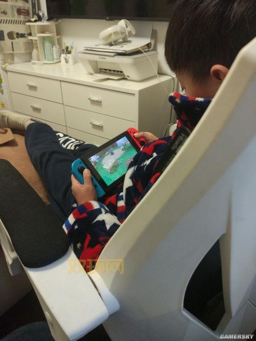 邪恶宅男游世界：一款能让你精神抖擞的手机游戏