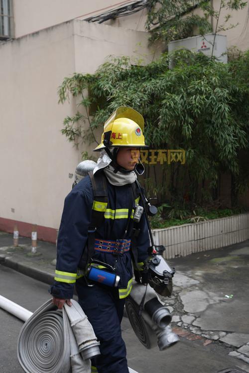 地狱战士：消防英雄的真实传记与传奇历程