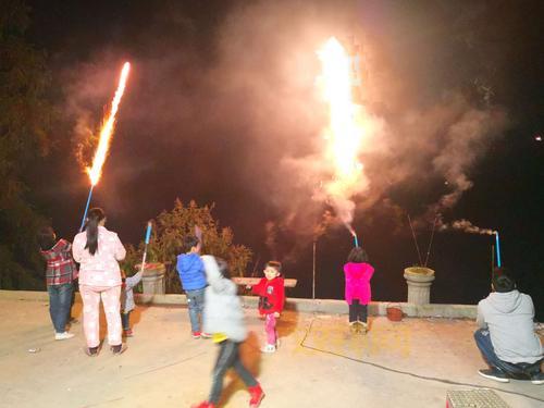 冲天炮:节日庆典中的璀璨烟花