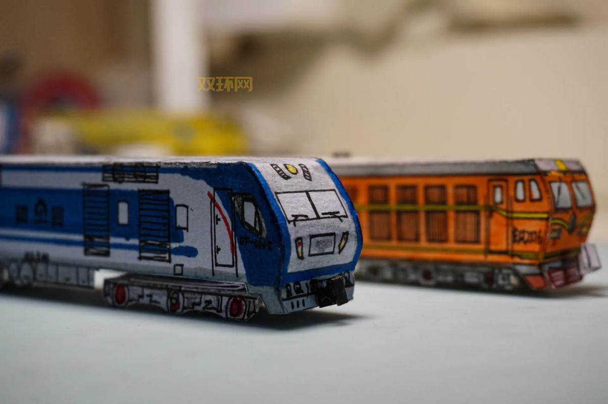 王任飞去世,母亲接手模型店铺延续儿子梦想