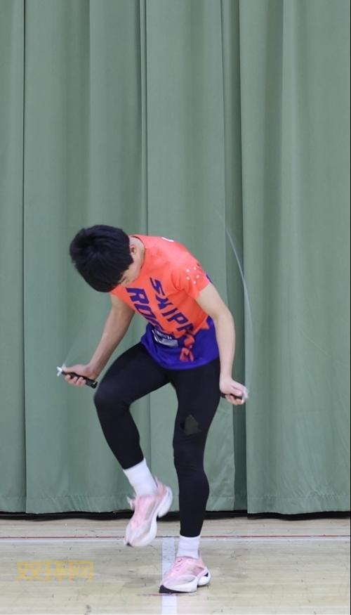 14岁初中生跳绳刷新吉尼斯纪录,1分钟单摇382次成新标杆