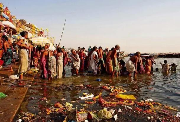 体验恒河仪式身体不适