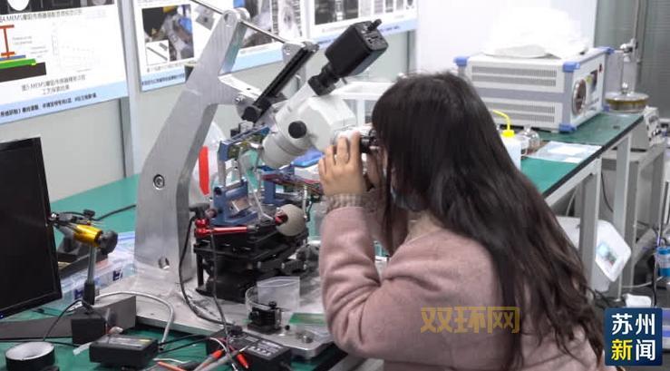 苏大开发出可分可聚液体机器人