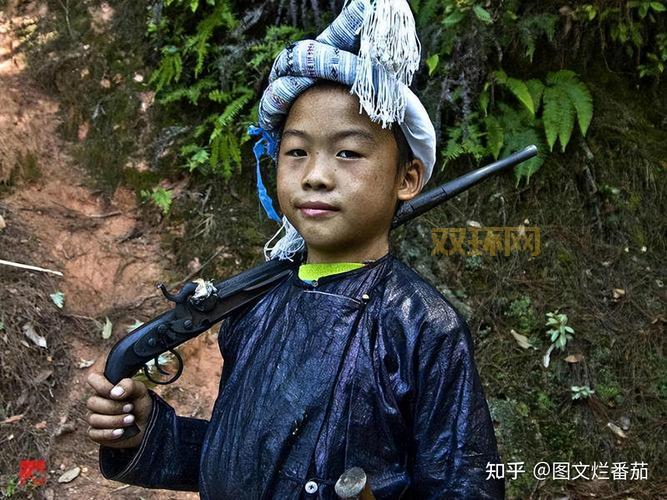 哪有枪？探索贵州岜沙苗寨的合法枪支传统