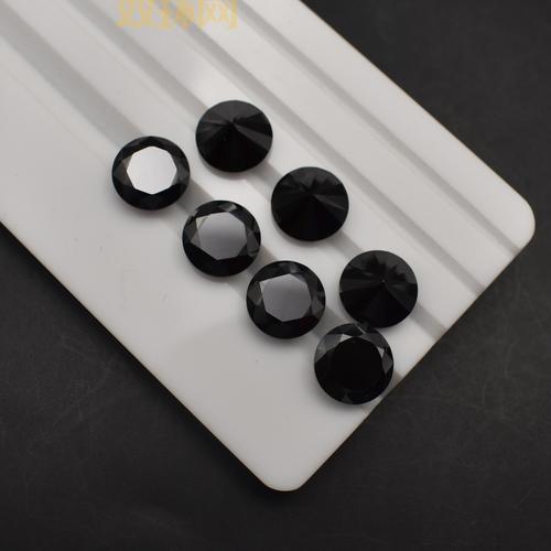 探索锆钻的魅力:珠宝中的钻石替代品