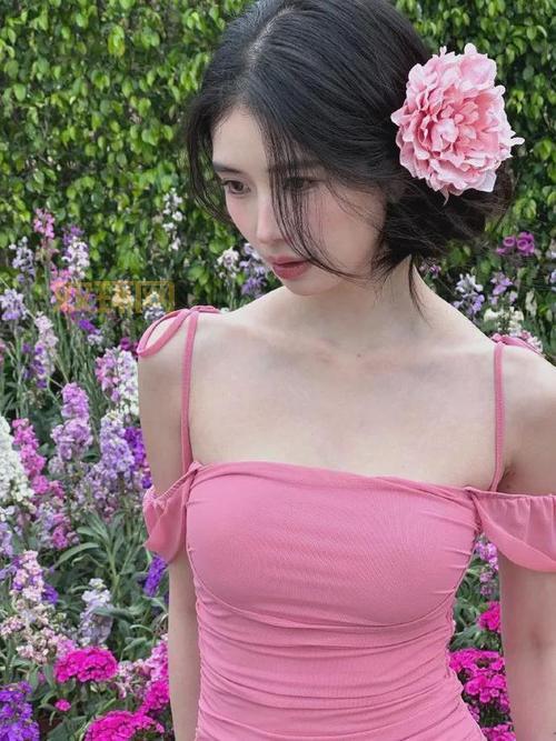 亚洲美女自拍大合集:欧洲风情与亚洲魅力碰撞