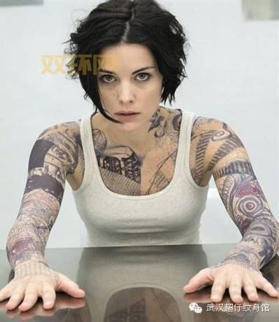 whosthatgirl真人是谁?深扒这个神秘女孩的身份!