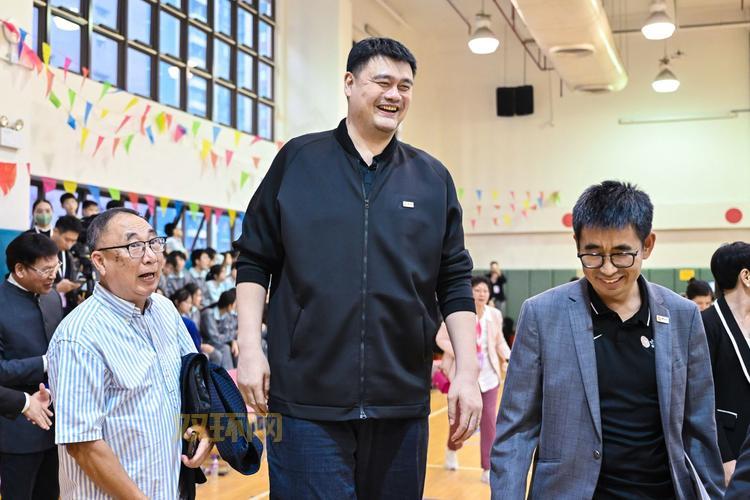 姚明身高之谜大公开,看看他到底有多高!