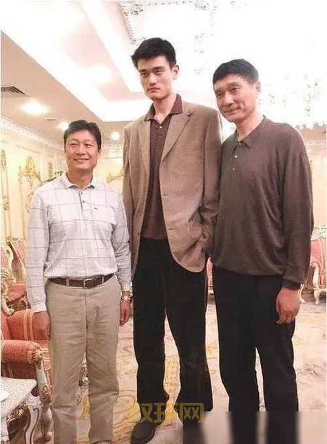 姚明身高之谜大公开,看看他到底有多高!