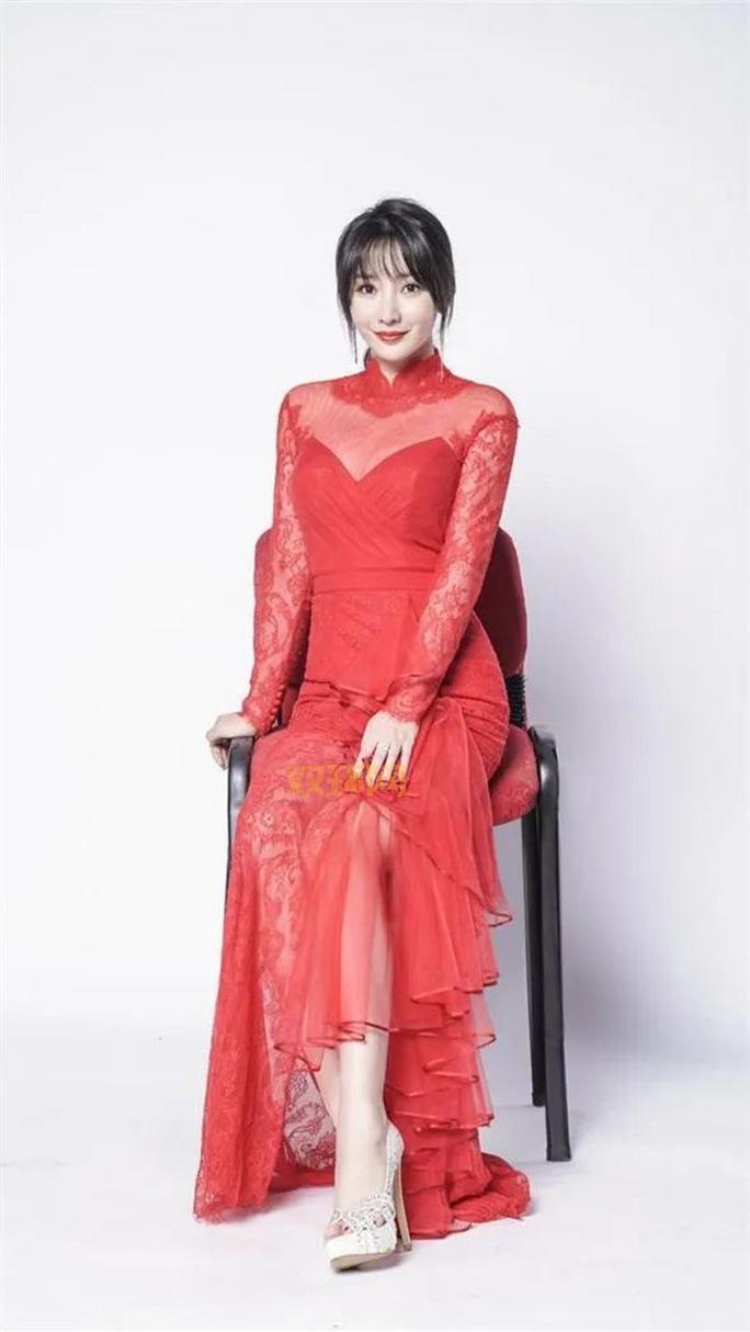 想看柳岩的乳透明装？这里有高清大图合集！